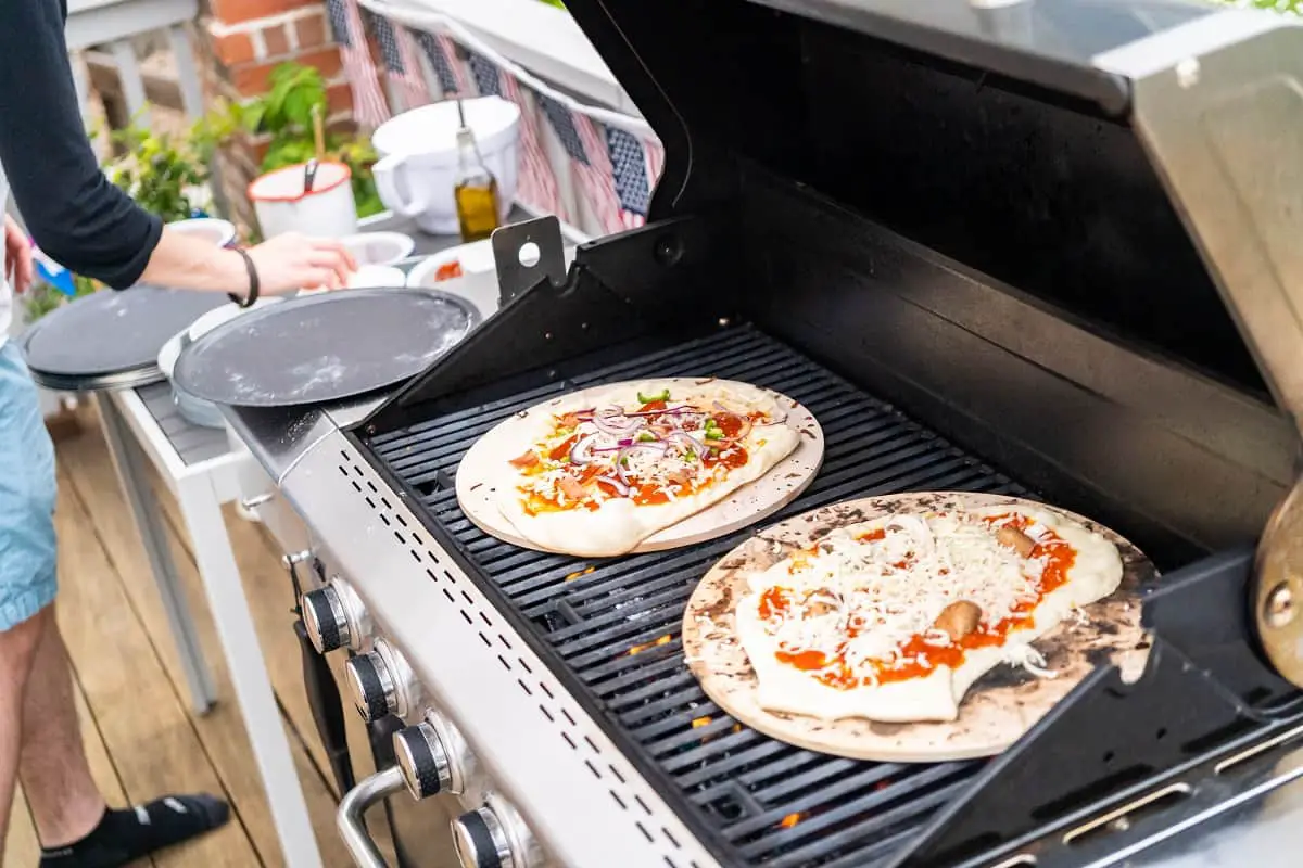 Best Pizza Stone for Your Grill - thekitchenwarriors.com