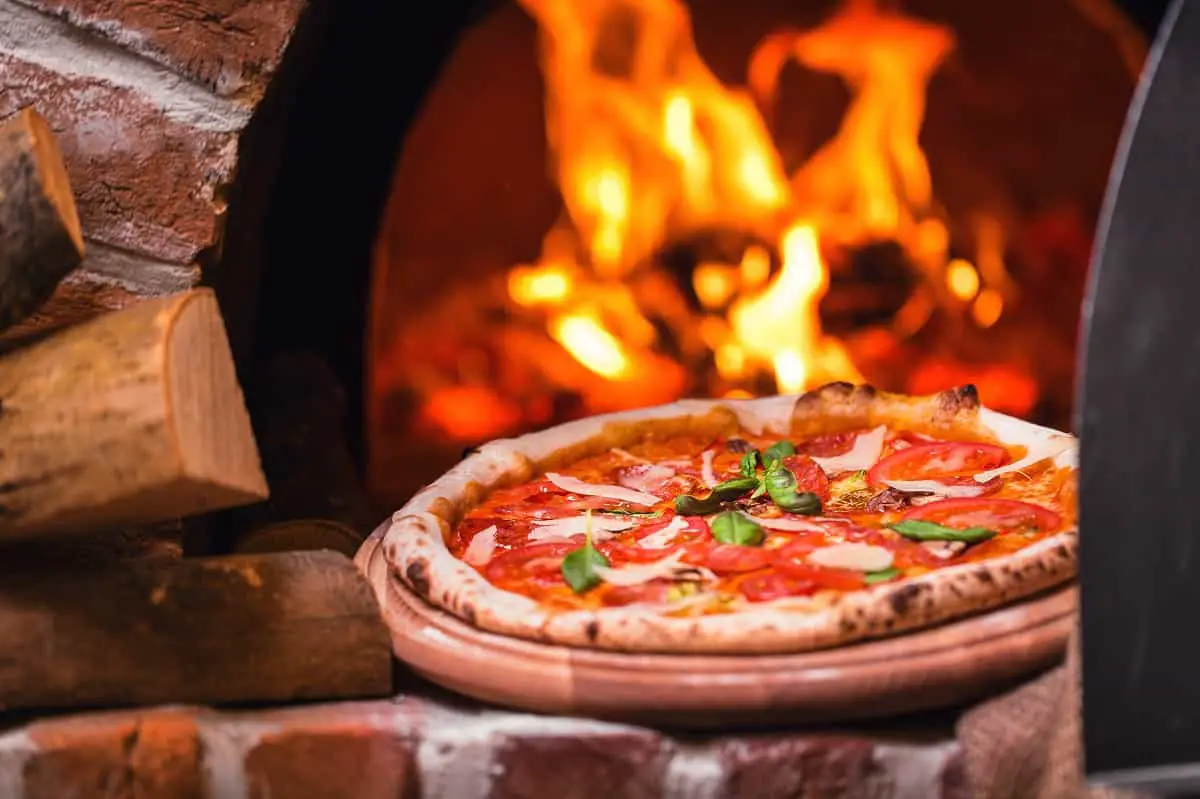 Pizza Stone vs Cast Iron: Which one is Better for Homemade Pizza? - The ...